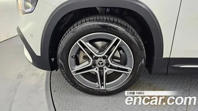 Mercedes-Benz GLB-Class 2023 — Фото 5/20