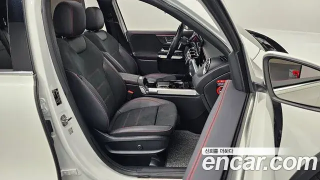 Mercedes-Benz GLB-Class 2023 — Фото 10/20