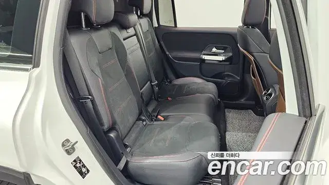 Mercedes-Benz GLB-Class 2023 — Фото 11/20