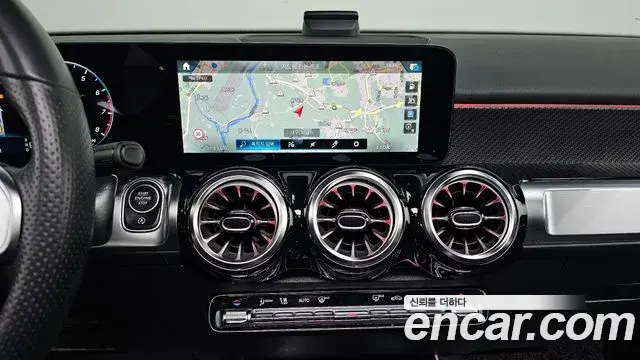 Mercedes-Benz GLB-Class 2023 — Фото 13/20