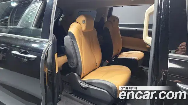 Kia Carnival 2022 — Фото 12/20