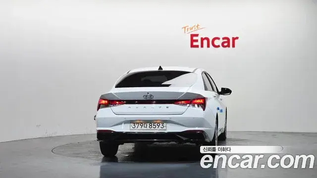 Hyundai The New Avante Hybrid 2021 — Photo 5/31