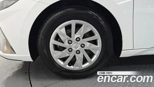 Hyundai The New Avante Hybrid 2021 — Photo 24/31