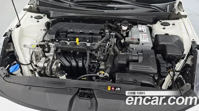 Hyundai The New Avante Hybrid 2021 — Photo 9/31