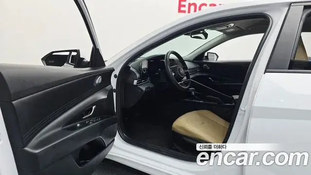 Hyundai The New Avante Hybrid 2021 — Photo 6/31