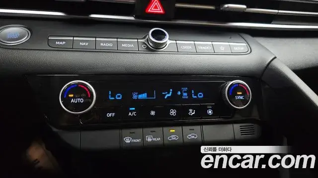 Hyundai The New Avante Hybrid 2021 — Photo 13/31