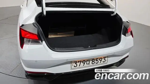 Hyundai The New Avante Hybrid 2021 — Photo 11/31