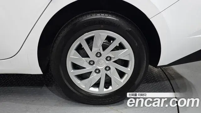 Hyundai The New Avante Hybrid 2021 — Photo 12/31