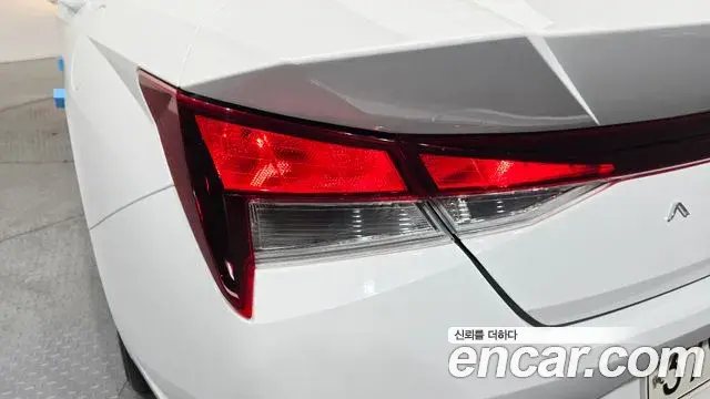 Hyundai The New Avante Hybrid 2021 — Photo 14/31