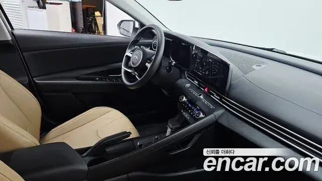 Hyundai The New Avante Hybrid 2021 — Photo 17/31