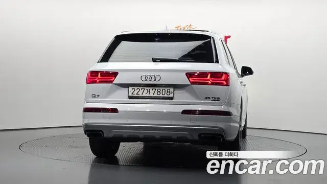 Audi Q7 2019 — Şəkil 1/34