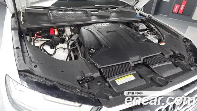 Audi Q7 2019 — Şəkil 27/34
