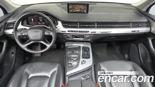 Audi Q7 2019 — Şəkil 17/34