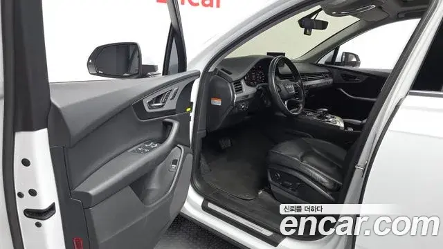 Audi Q7 2019 — Şəkil 20/34