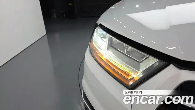 Audi Q7 2019 — Şəkil 12/34