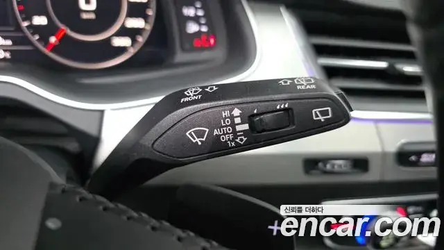Audi Q7 2019 — Şəkil 19/34