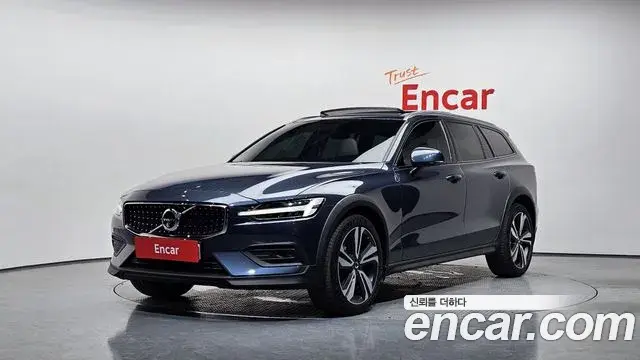 Volvo V60 Cross Country 2021 — Photo 18/20