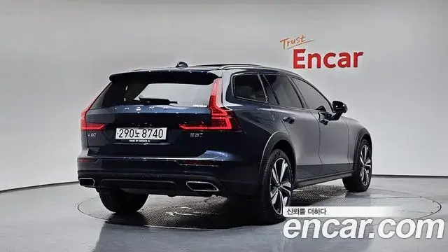 Volvo V60 Cross Country 2021 — Photo 13/20