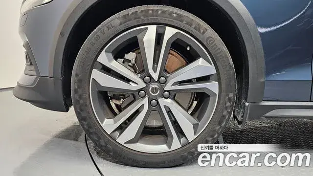Volvo V60 Cross Country 2021 — Photo 17/20