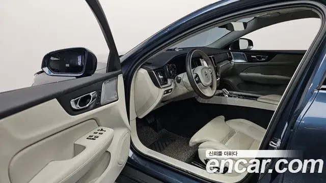 Volvo V60 Cross Country 2021 — Photo 20/20