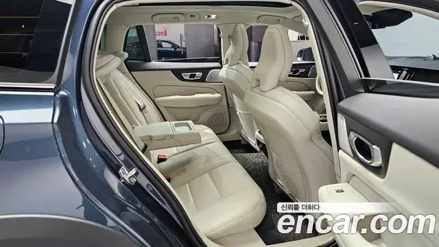 Volvo V60 Cross Country 2021 — Photo 16/20