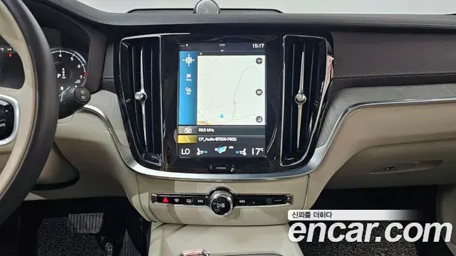 Volvo V60 Cross Country 2021 — Photo 10/20