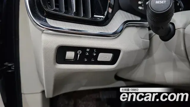 Volvo V60 Cross Country 2021 — Photo 19/20