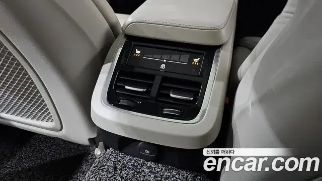 Volvo V60 Cross Country 2021 — Photo 12/20