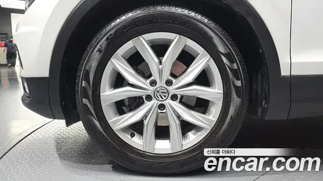Volkswagen Tiguan 2020 — Şəkil 1/20