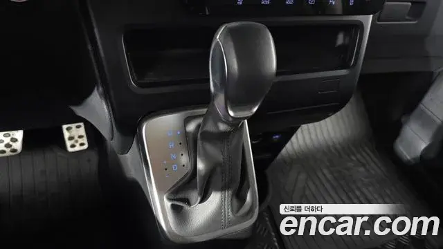 Hyundai Staria 2024 — Şəkil 13/30