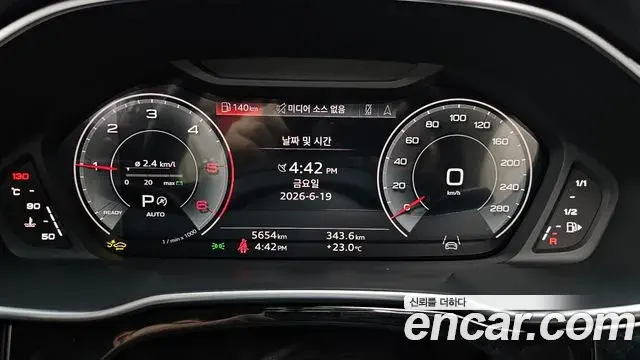 Audi Q3 2025 — Фото 8/20