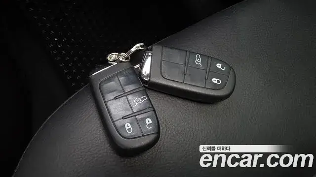 Jeep Renegade 2020 — Фото 16/20