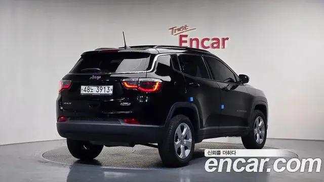 Jeep Compass 2018 — ფოტო 21/30