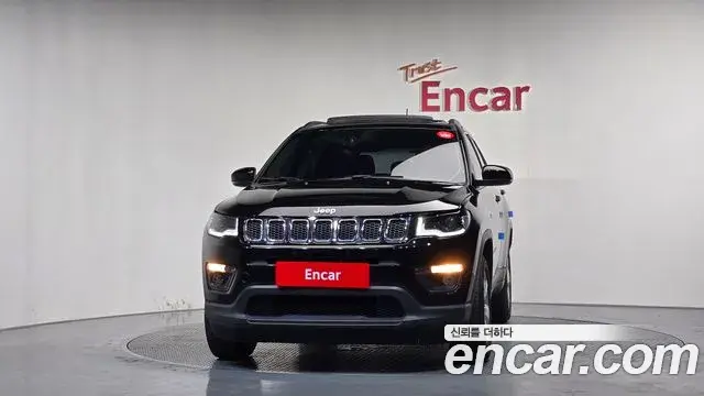 Jeep Compass 2018 — ფოტო 7/30