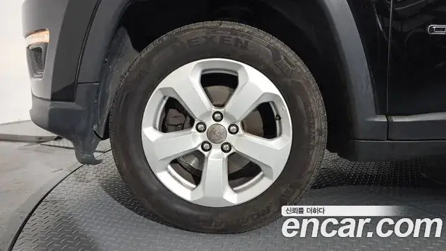 Jeep Compass 2018 — ფოტო 2/30