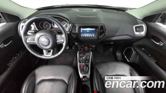 Jeep Compass 2018 — ფოტო 14/30