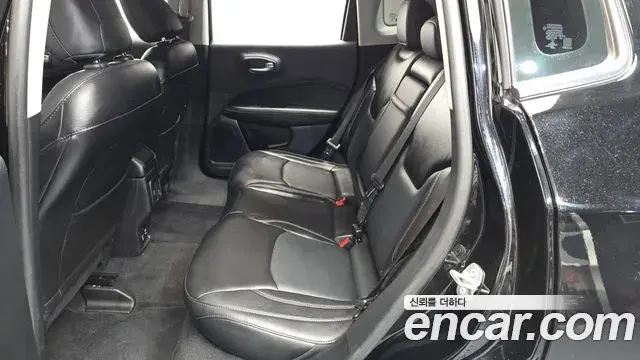 Jeep Compass 2018 — ფოტო 16/30