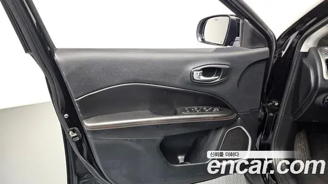 Jeep Compass 2018 — ფოტო 9/30