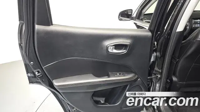 Jeep Compass 2018 — ფოტო 5/30