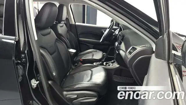 Jeep Compass 2018 — ფოტო 12/30