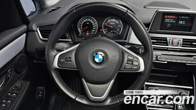 BMW 2 Series Active Tourer 2019 — Photo 19/31