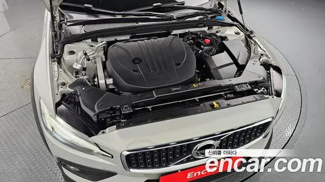 Volvo V60 Cross Country 2020 — ფოტო 22/38