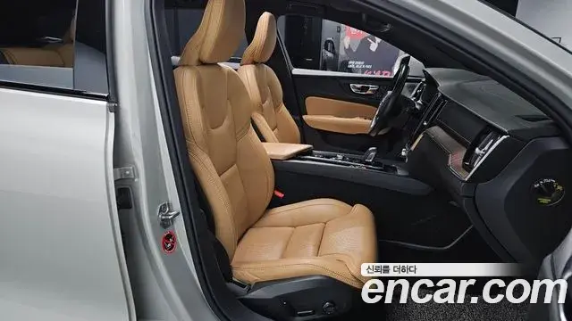 Volvo V60 Cross Country 2020 — ფოტო 37/38