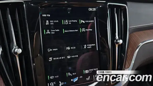 Volvo V60 Cross Country 2020 — ფოტო 21/38