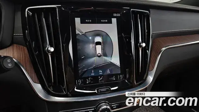 Volvo V60 Cross Country 2020 — ფოტო 23/38