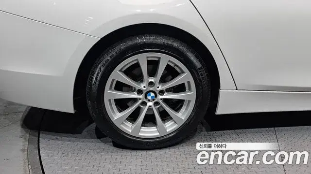 BMW 3 Series 2018 — Photo 4/30