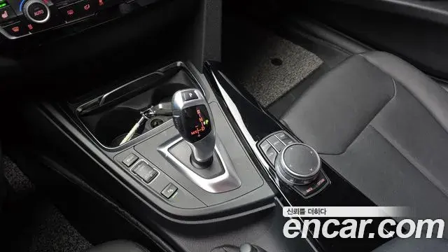 BMW 3 Series 2018 — Photo 15/30