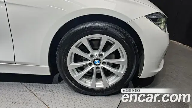 BMW 3 Series 2018 — Photo 6/30