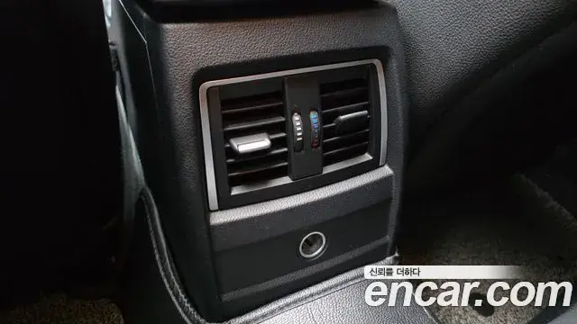 BMW 3 Series 2018 — Photo 29/30
