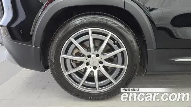 Mercedes-Benz GLB-Class 2021 — Photo 22/30